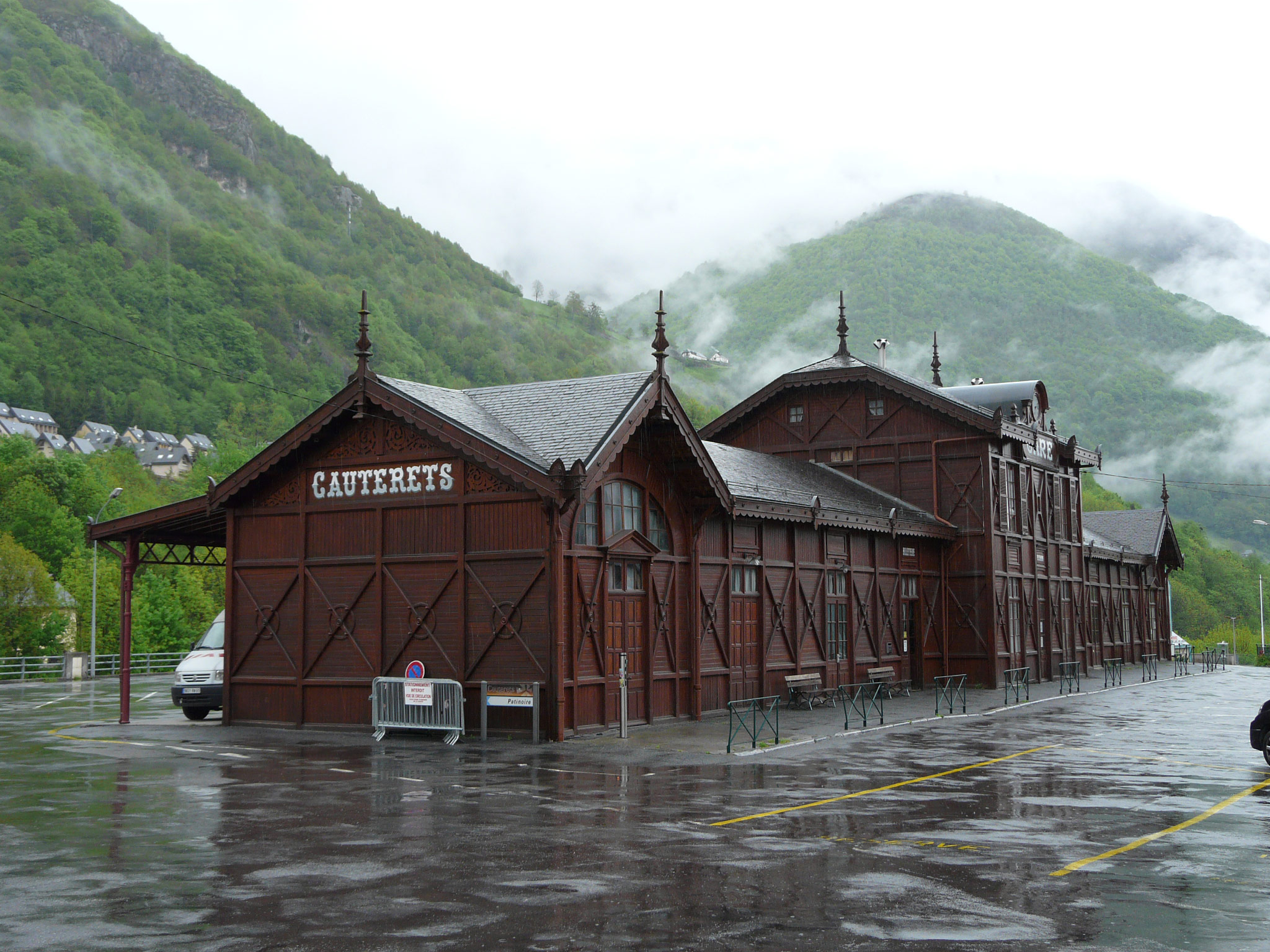 Cauterets (Photo license: CC BY-SA 3.0)